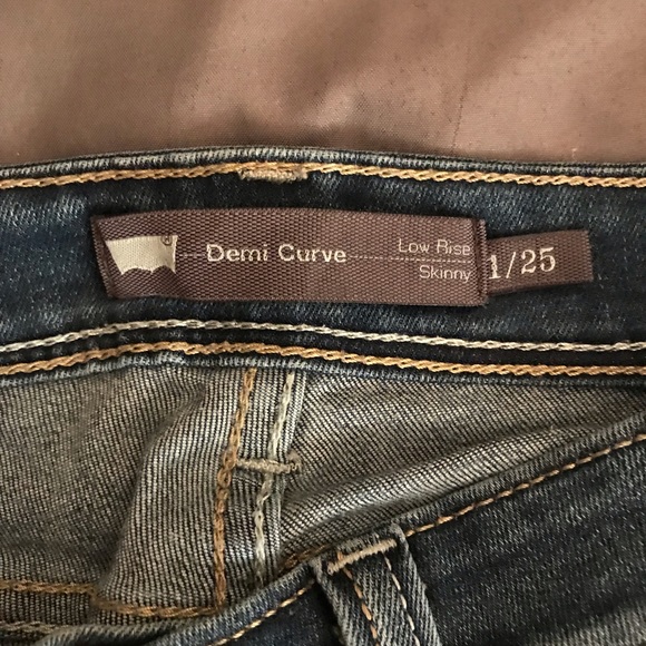 Levi’s Demi Curve Low Rise Skinny Jeans - Picture 3 of 3